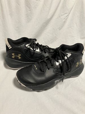 Under Armour Size 5Y Black Basketball Shoe.