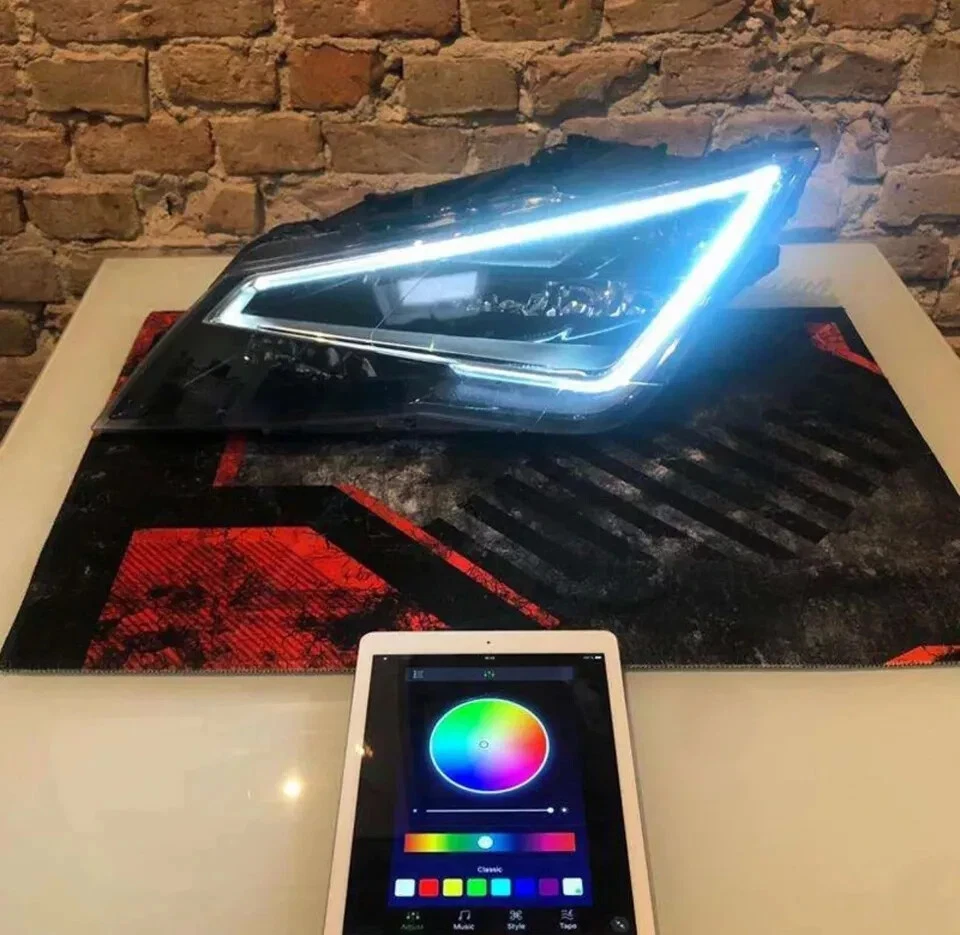 Placas LED multicolores RGB luces de circulación diurna para SEAT LEON 2013+ APLICACIÓN DE TELÉFONO Foto 4 de 4