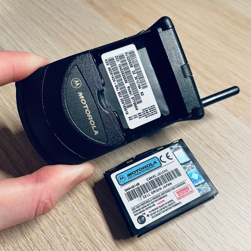 Téléphone à clapet noir double bande Motorola StarTAC ST7868W boîte complète d'origine - Photo 13 sur 16