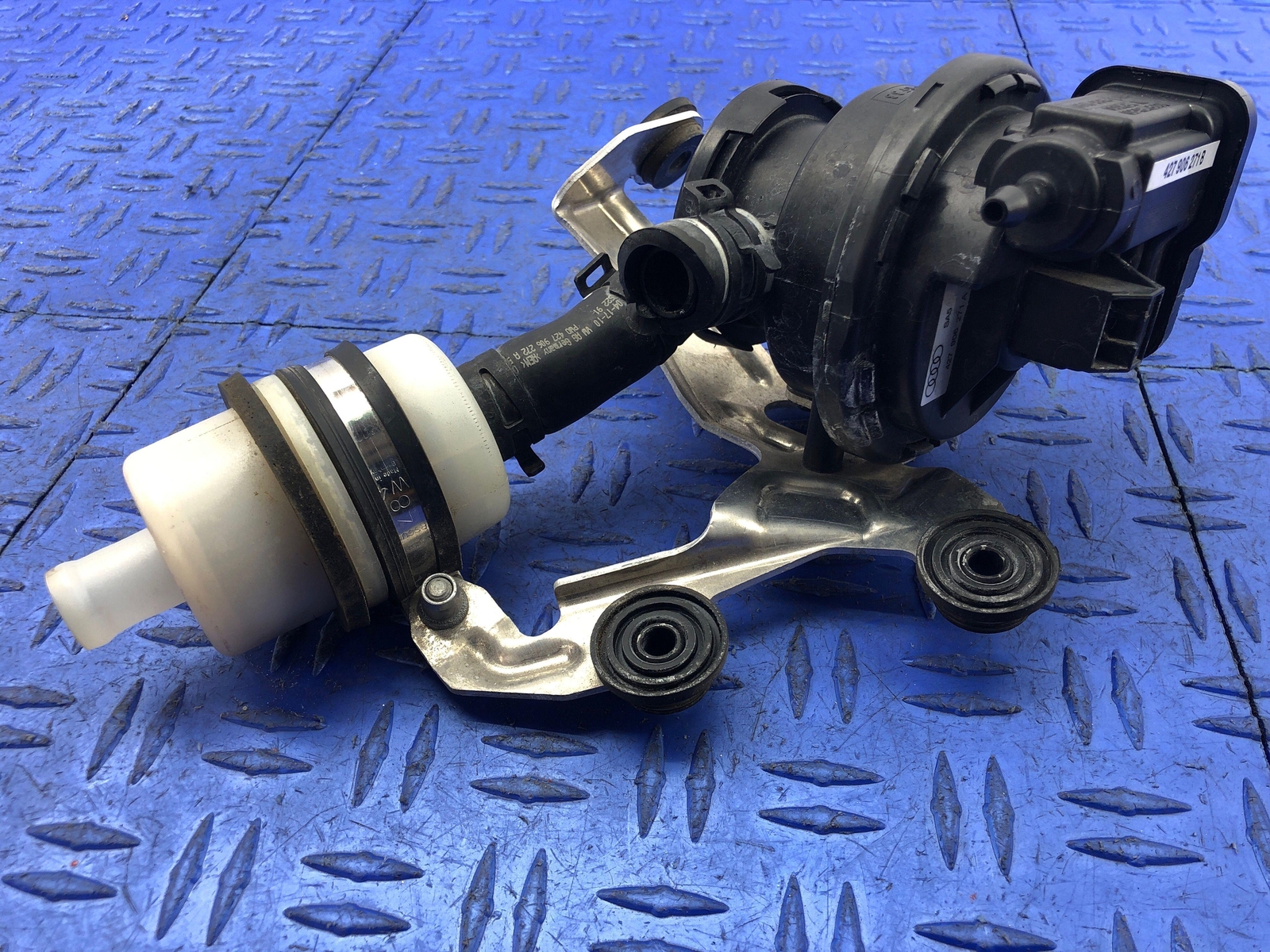 2008-2015 AUDI R8 REAR LEFT SECONDAY AIR INJECTION PUMP 427906271 OEM 2014 2013