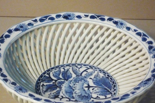 Japanese Arita Beautiful Quality Design Spiral Porcelain Bowl - Picture 2 of 6
