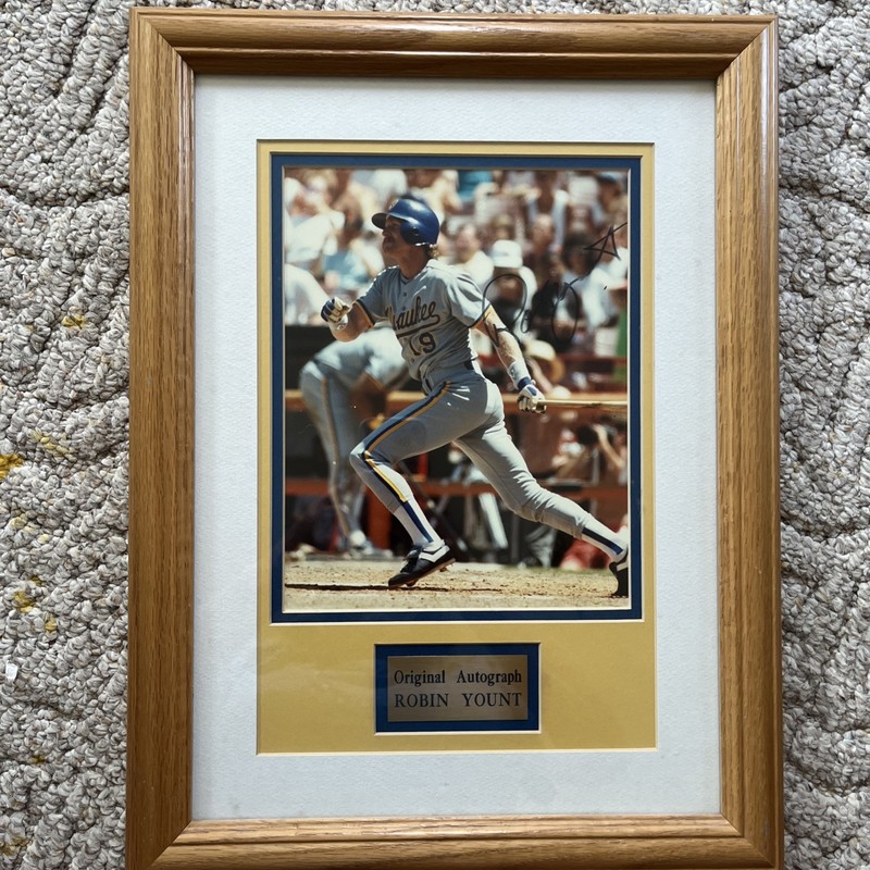 Robin Yount Authenticated Original Autograph Framed 8x10 Photo