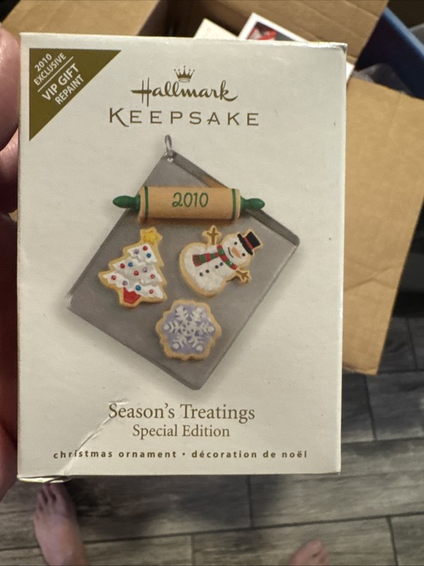 Hallmark Keepsake 2010 Season’s Treatings Special VIP Gift Repaint Ornament