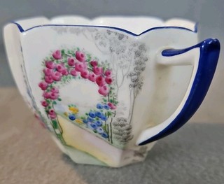 Lovely Shelley Queen Anne shape Art Deco Archway of Roses Tea Cup Teacup # 11606