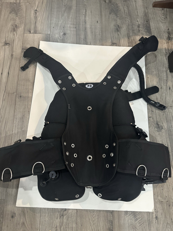 Genesis Recon 75 SCUBA BCD X-lg. Shown inflated. no issues