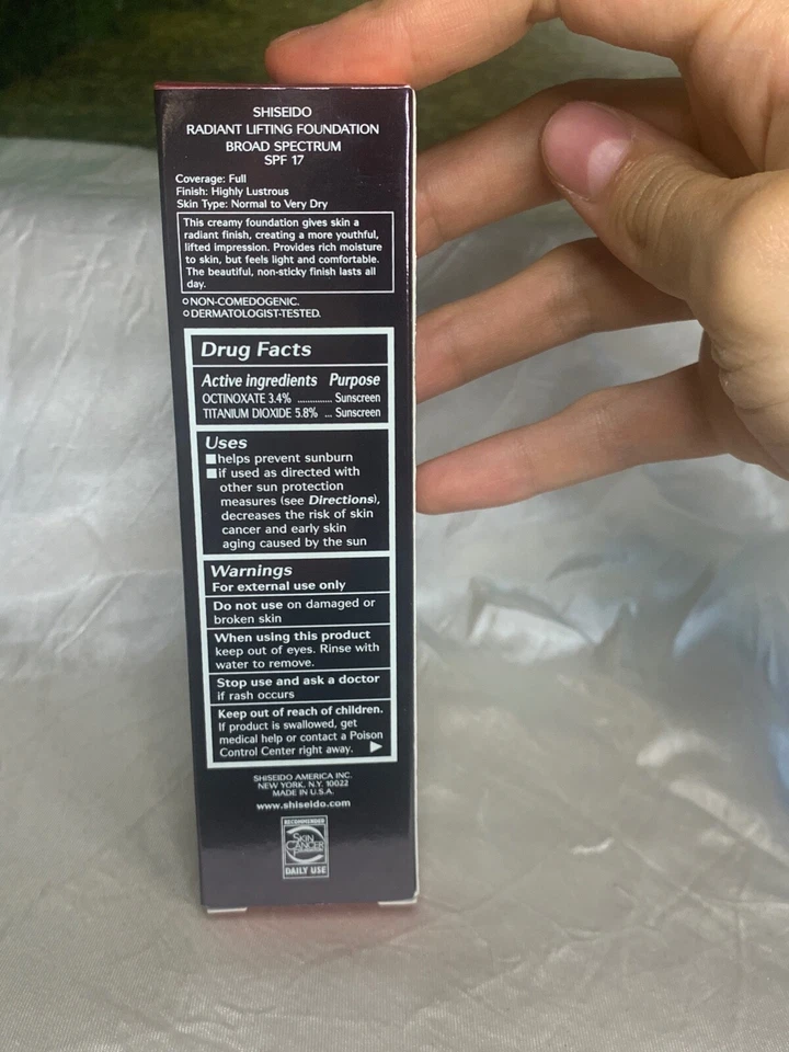 Shiseido Radiant Lifting Foundation Firming & Anti-Wrinkle 30ml Rich Brown D 20 - Image 3 of 4