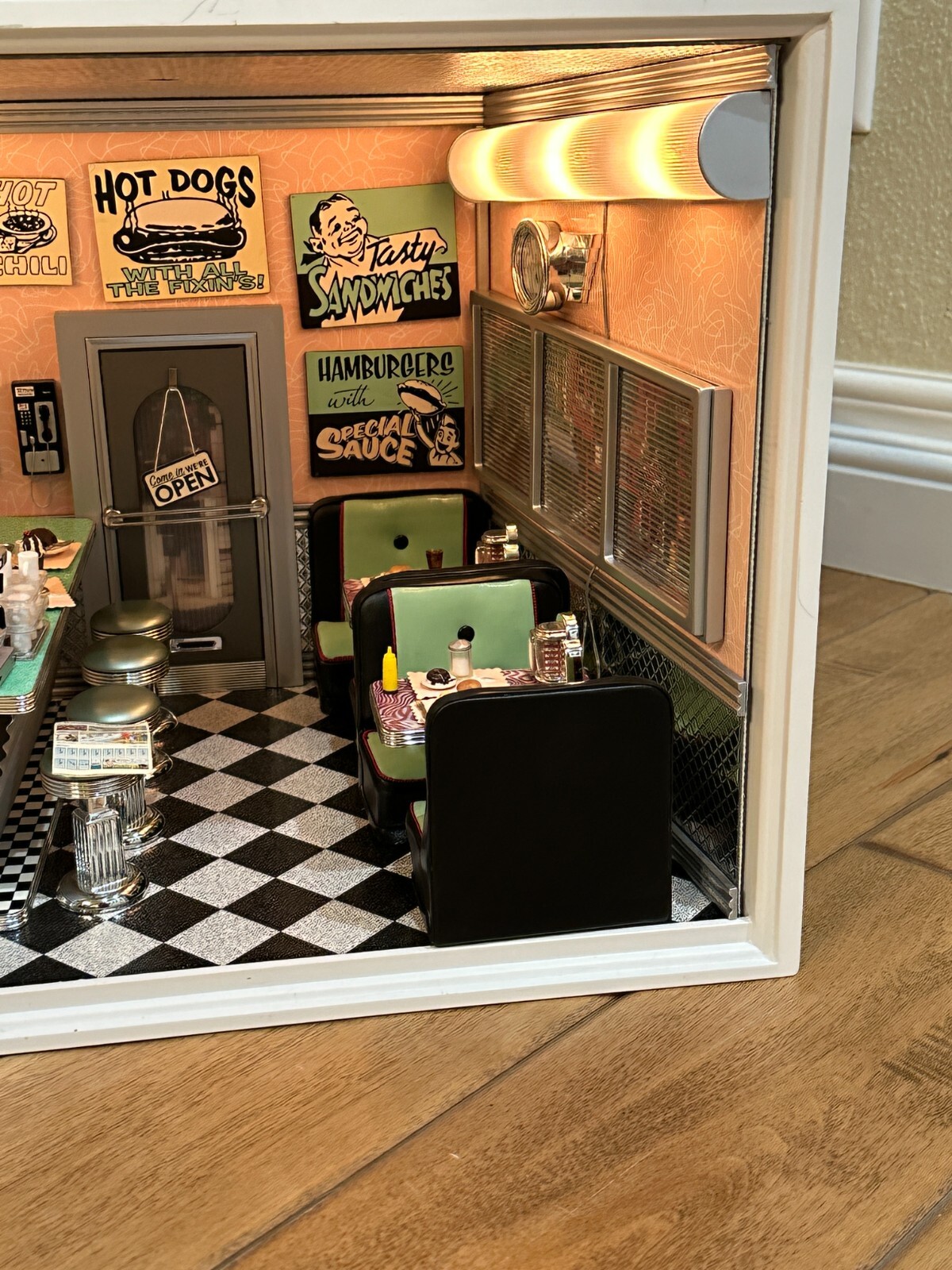 American Girl AG Mini Illuma Room Lil's Diner Nearly Complete with Dust