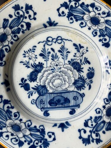 Ancienne assiette florale émaillée en étain style Delft Kraak hollandais XVIIIe - Photo 3 sur 10