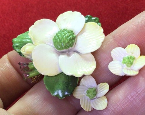 Vintage Jewellery Lovely Porcelain Christmas Rose Flower Brooch & Earrings Set - Picture 2 of 5