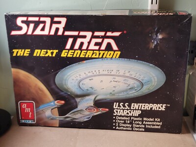 AMT/ERTL Star Trek The Next Generation U.S.S. Enterprise Starship Model
