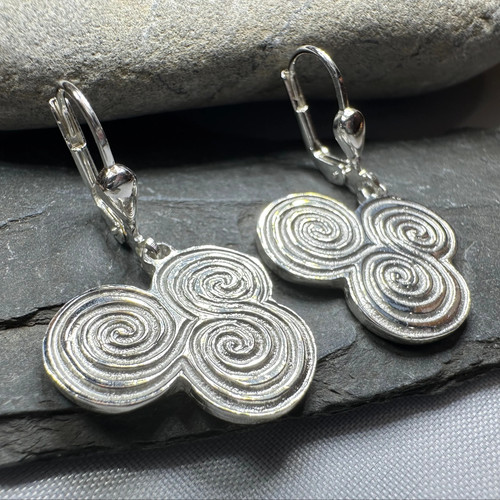 Pendientes triple espiral artesanales Newgrange - Imagen 8 de 10
