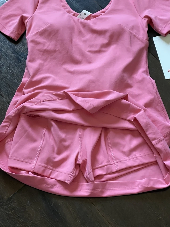 Nuevo con etiquetas Vestido Lululemon Align Sakura Rosa SAKP Talla 4 Sujetador y Pantalones Cortos Tenis Incorporados $148 Foto 2 de 4