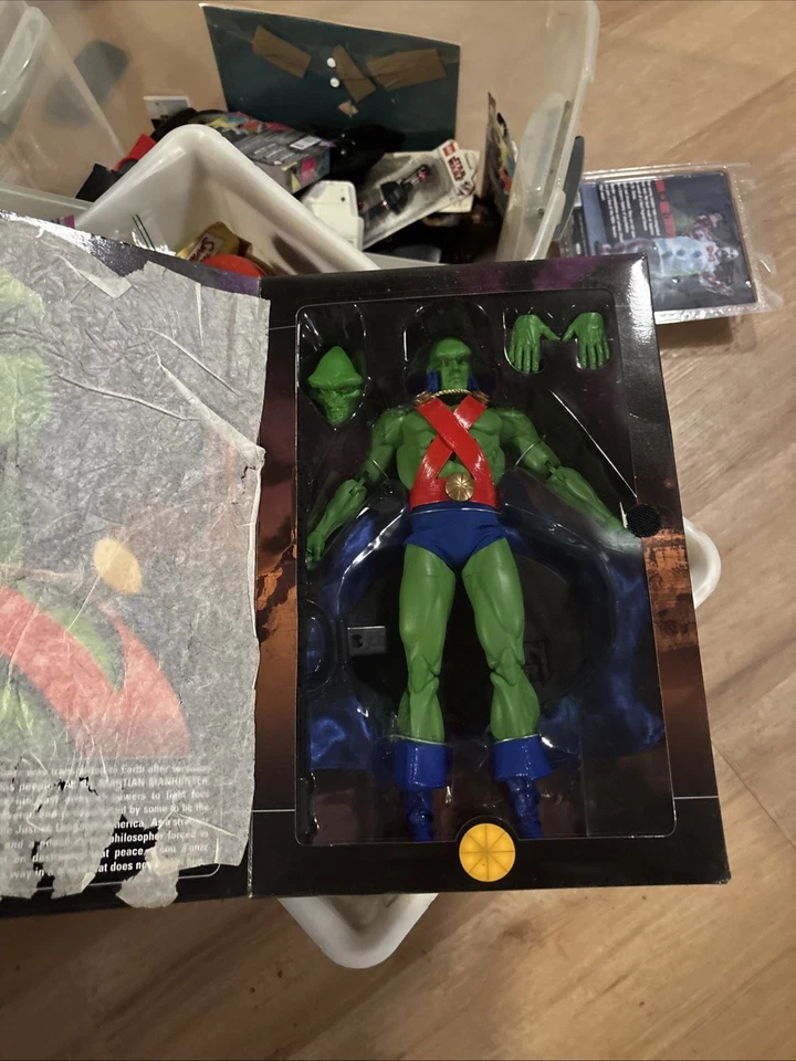 Figura Coleccionistas DC Direct MARTIAN MANHUNTER 13" Deluxe - NUEVA/SELLADA Foto 2 de 4