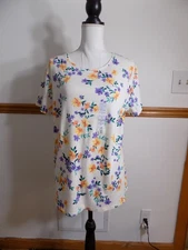 Croft & Barrow Women's White Floral T-Shirt, Size XL, *NEW* V-Neck