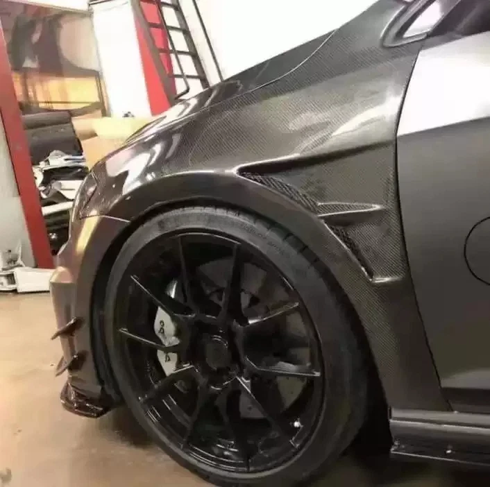 Guardabarros delantero de fibra de carbono para Volkswagen Golf 7 7,5 MK7 GTI Foto 2 de 4