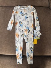 Pijama Bluey para niños pequeños 2T de una pieza con patas para dormir con cremallera