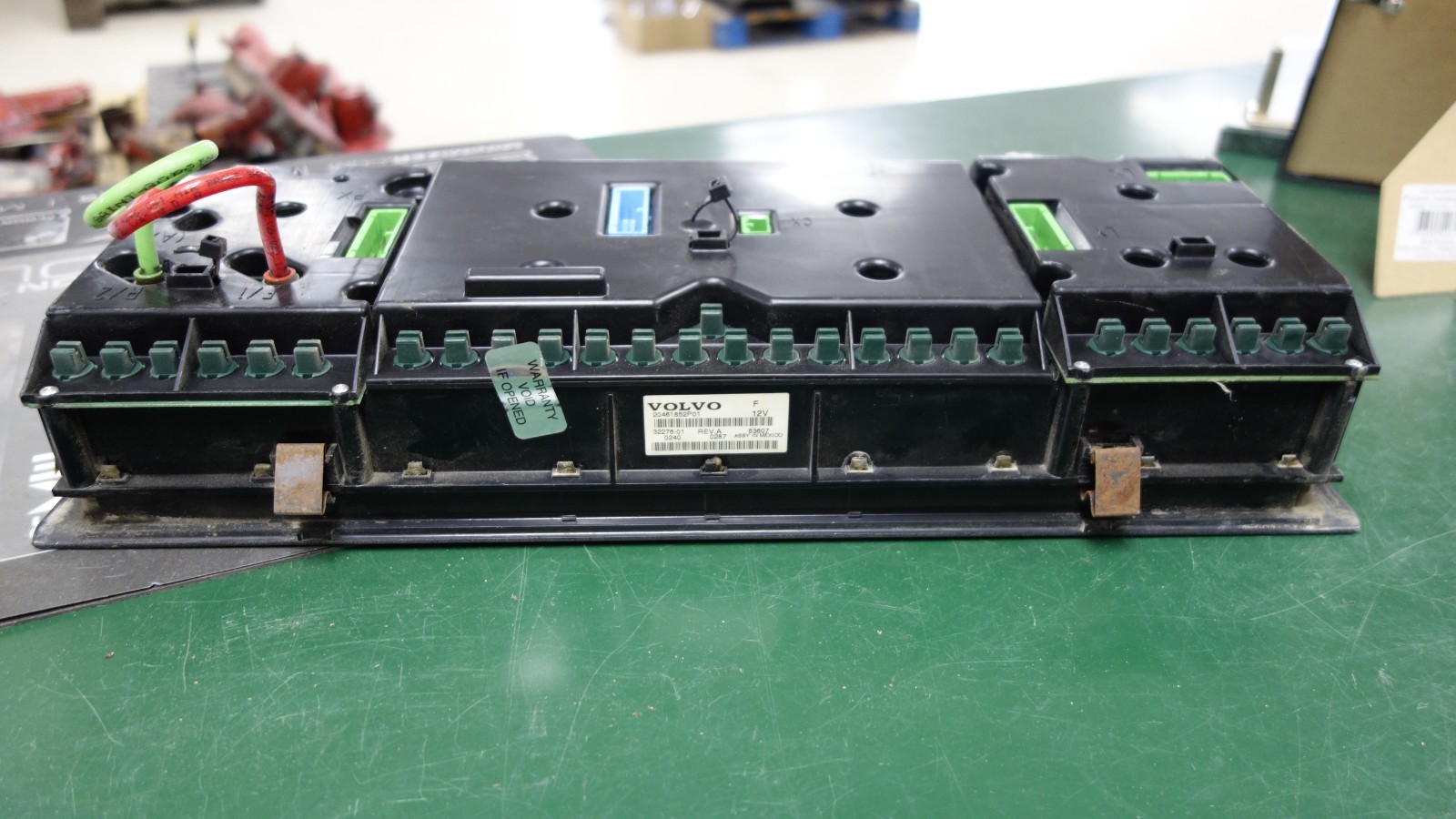 VOLVO VNL INSTRUMENT CLUSTER 20461852 P01