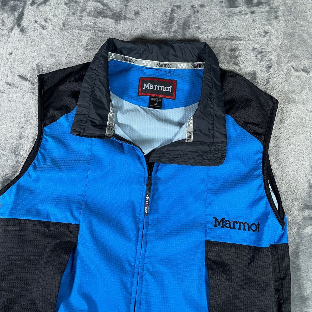 Marmot Vest Men's Medium Blue Black Activent Lightweight Outdoor