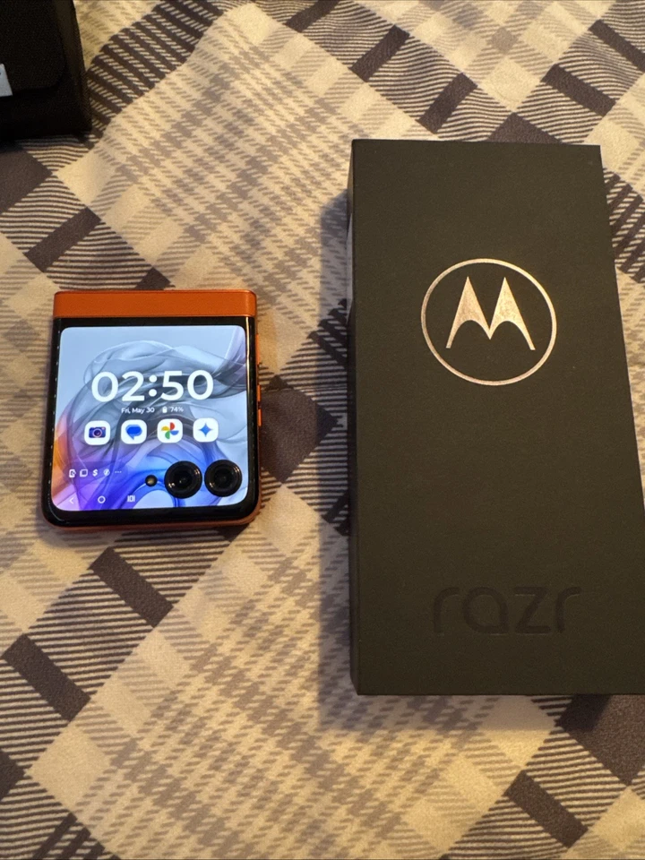 Moto Razor 2020 y 2024 como nuevo en embalaje original ambos 256 GB historia Foto 4 de 4