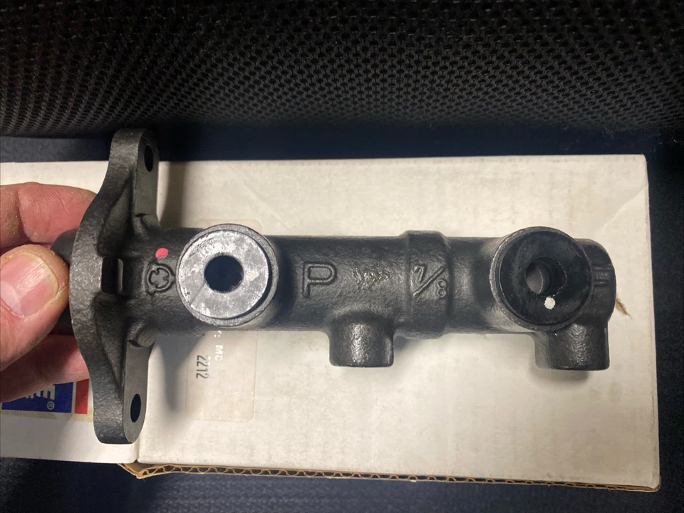 83-87 Mazda 323/626, OEM Part #11-2212, OEM, Reman Brake Master Cylinder Foto 2 de 4