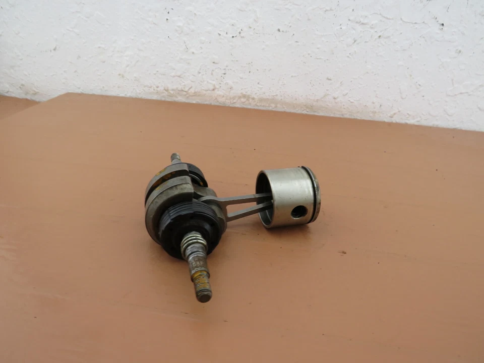 Poulan Black Hawk BH2160 Chainsaw OEM Crankshaft & Piston - Image 2 of 4