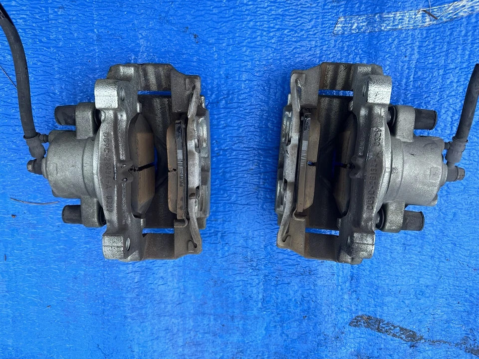 Par de pinzas de freno delanteras 1,5 L OEM 2017 2018 2019 Ford Fusion Foto 2 de 4