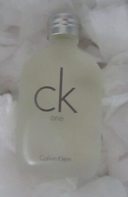 CALVIN KLEIN CK ONE EAU DE TOILETTE  MINI SPLASH .5 FL OZ/. 15ml  FREE SHIP!