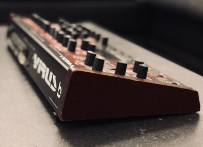 Virus B virtual analog Synthesizer