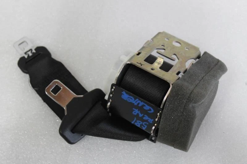 2009 2010 2011 2012 2013 2014 2015 Jaguar XF CINTURÓN DE SEGURIDAD TRASERO CENTRAL NEGRO Foto 2 de 4