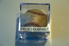 FELIX DOUBRONT BOSTON RED SOX VINTAGE AUTOGRAPHED BASEBALL WITH SHOWCASE