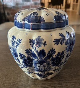 デルフトブルー ジンジャー；ロイヤルスフィンクスのフ−ドック壷、花