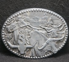 XC19105 VINTAGE 1970s  LONGHORN STEER  COW WESTERN ANIMAL PEWTER BELT BUCKLE