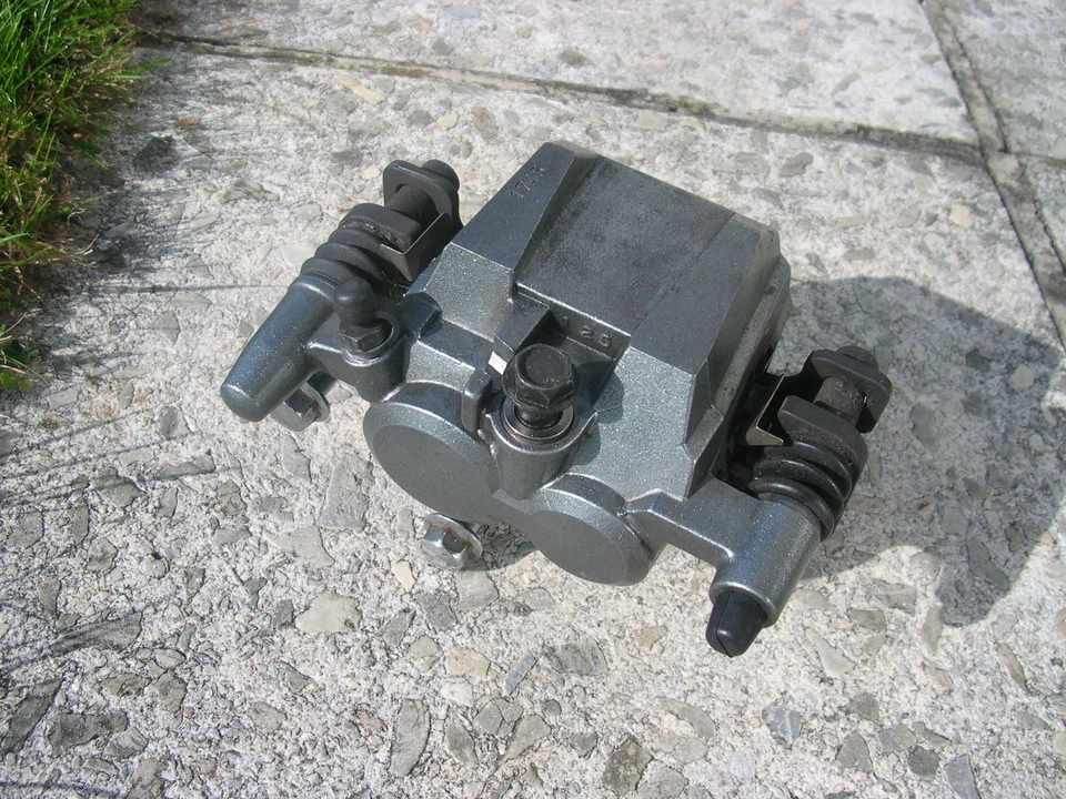 Bremssattel Bremszange vorn front brake caliper Kawasaki ER-5 ER500A 1997 - 2000 - Bild 2 von 3