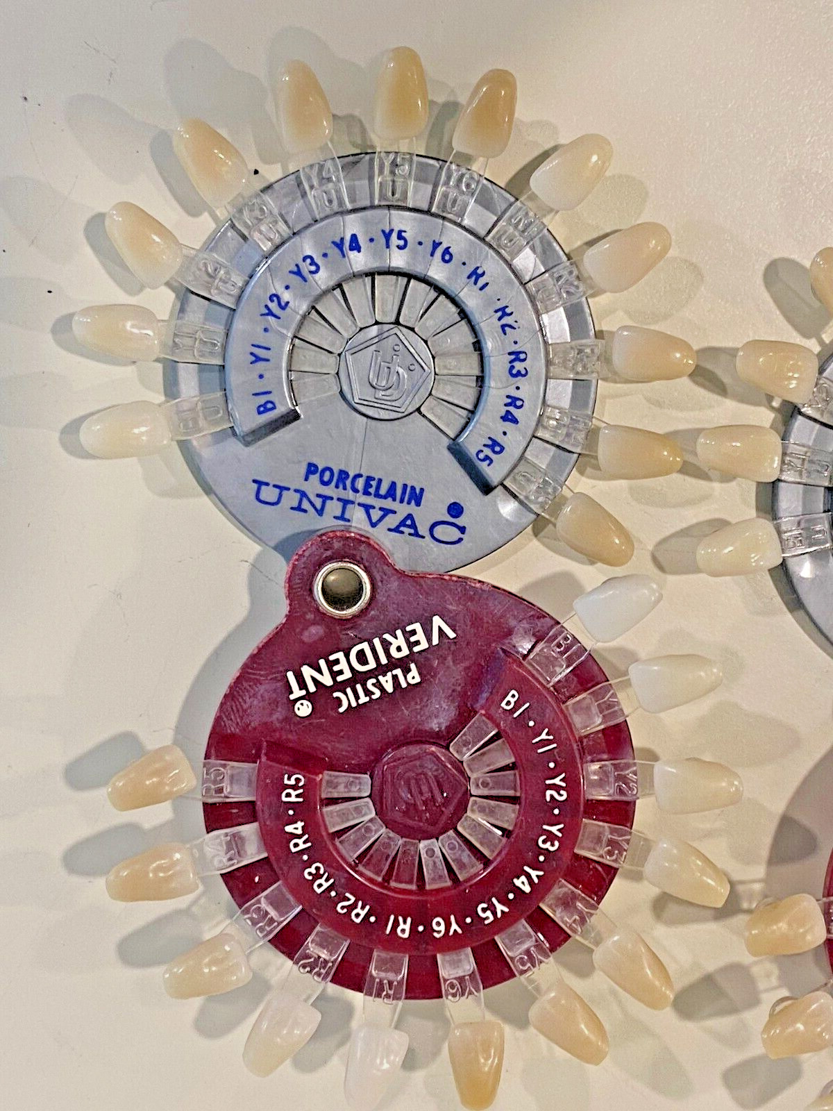 1) VERIDENT PLASTIC & UNIVAC PORCELAIN SHADE GUIDE FULL SERIES DENTURE &CROWNS