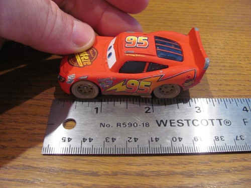 Disney Pixars Cars Race-O-Rama Dirt Track Lightning Mcqueen 1/55 scale Diecast - Picture 9 of 9