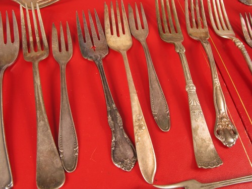 ANTIQUE ESTATE COLLECTION ASSORTED SILVER PLATE FORKS FORKS FORKS WOW !! - Picture 3 of 7