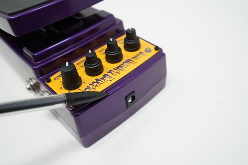 DigiTech Jimi Hendrix Experience Wah pedale anni 2000 completo usato in ottime condizioni viola - Foto 10 di 16