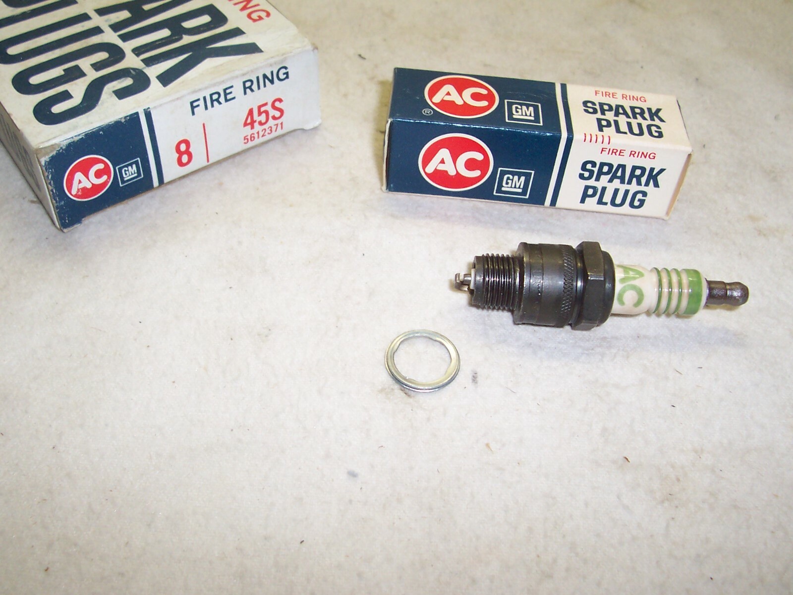 AC 45S Spark Plug Set - NOS - Green Rings  - 1950s  60s Buick, Olds, Pontiac