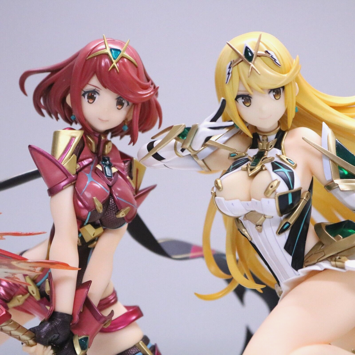 JUNK] Good Smile Company Xenoblade 2 Homura & Hikari 1/7 Scale