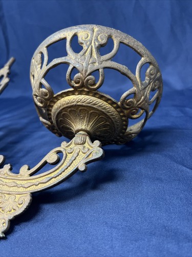 ANTIQUE CAST IRON WALL SCONCE OIL LAMP HOLDER w/BRACKET - Picture 6 of 17