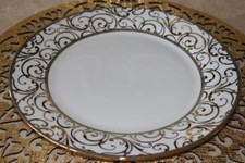 CIROA LUXE VELLUTO SCROLL DINNER PLATES - GOLD/WHITE - NEW - S/4