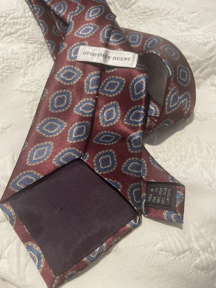 Geoffrey Beene 蓝色和勃艮第佩斯利领带 56 - 3.5 学院风 — 第 4/4 张图片