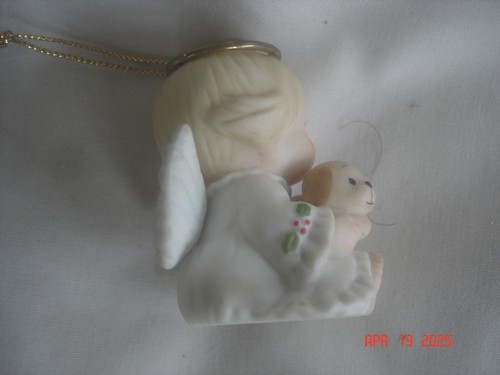 DELIGHTFUL 1986 MOREHEAD HOLLY BABES ANGEL with PUPPY PORCELAIN ORNAMENT Taiwan - Picture 5 of 7