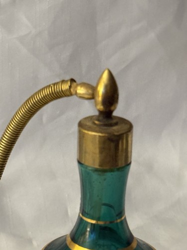 Antiker Art Deco Parfümzerstäuber Pfau türkis Glas goldene Details - Bild 8 von 12