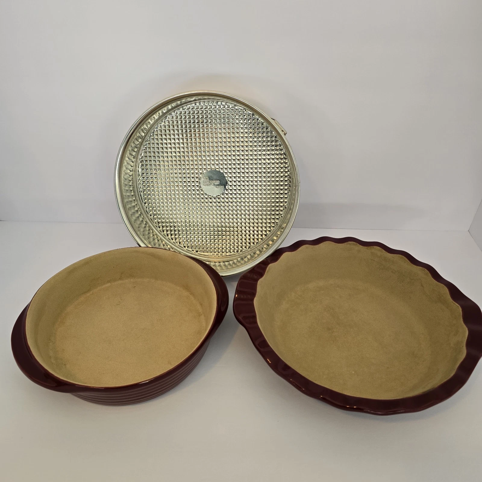 The Pampered Chef Pie Dish & Tart Tin 3-Piece Set Stoneware Metal Bakewear VTG