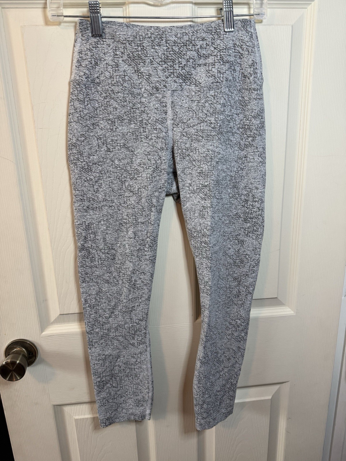 NOBULL Light Gray Pattern Legging Capri Geometric… - image 1