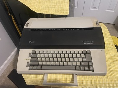 Smith Corona SR1000 The Electronic II Spell Corrector Electronic Typewriter