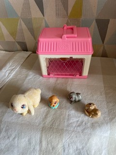 Little Live Pets Mama Surprise Minis Lil' Bunny Playset