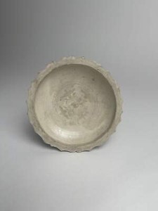Ming Dynasty Stoneware Dish With Barbed Rim