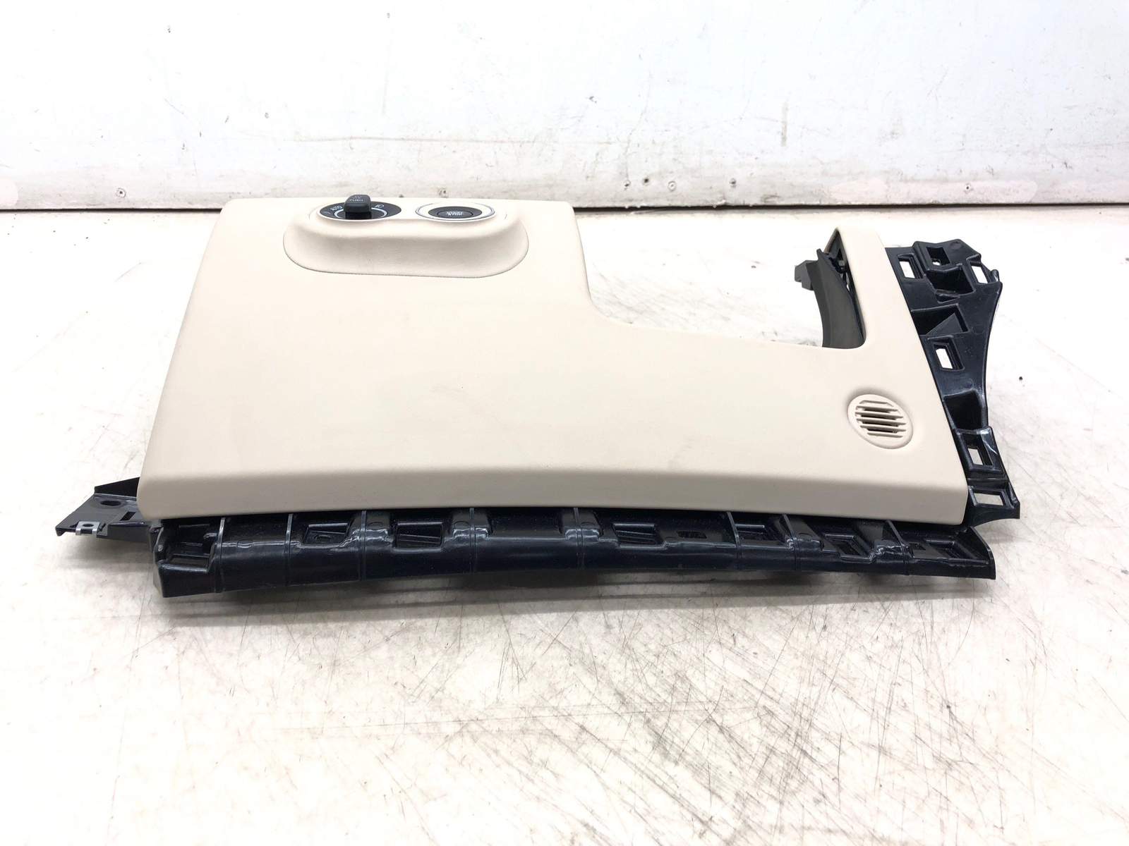 17-22 MASERATI LEVANTE FRONT LEFT UPPER SEAT BACKREST BACK PANEL 673001486 OEM